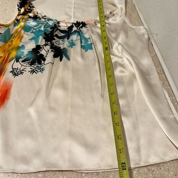 Tahari Sleeveless Blouse 100% silk studded ruffled neck ivory abstract color EUC - Picture 14 of 16